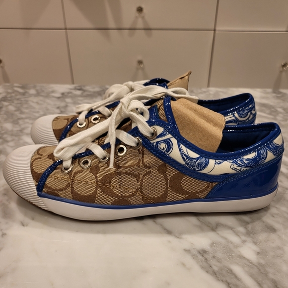 *RARE* Like New Lowline Low Top Sneaker In Signature Canvas - Blue & White Trim - Picture 1 of 6
